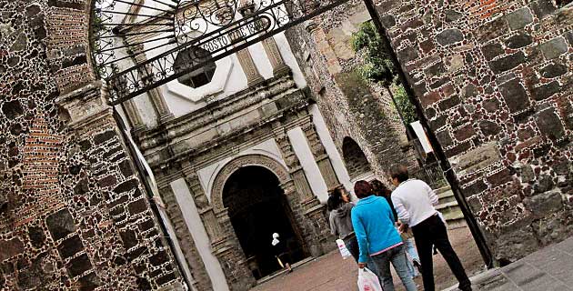 Entrada al ex convento de San Matías Apóstol